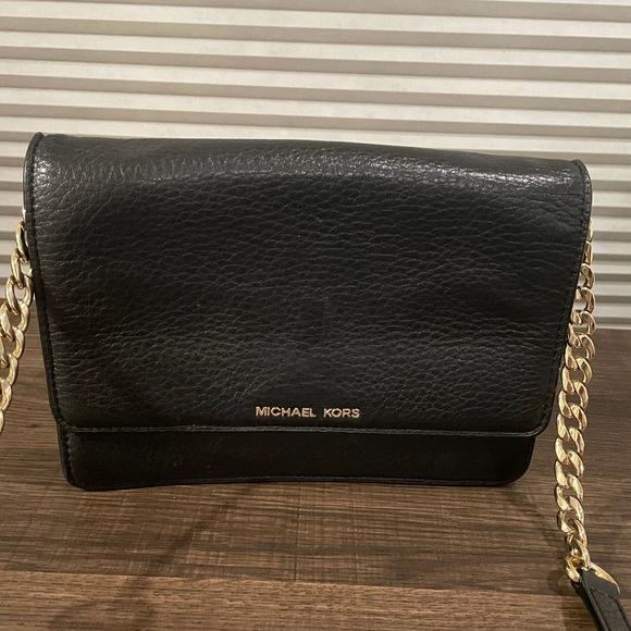 Michael Kors Handbags - Michael Kors Black Crossbody